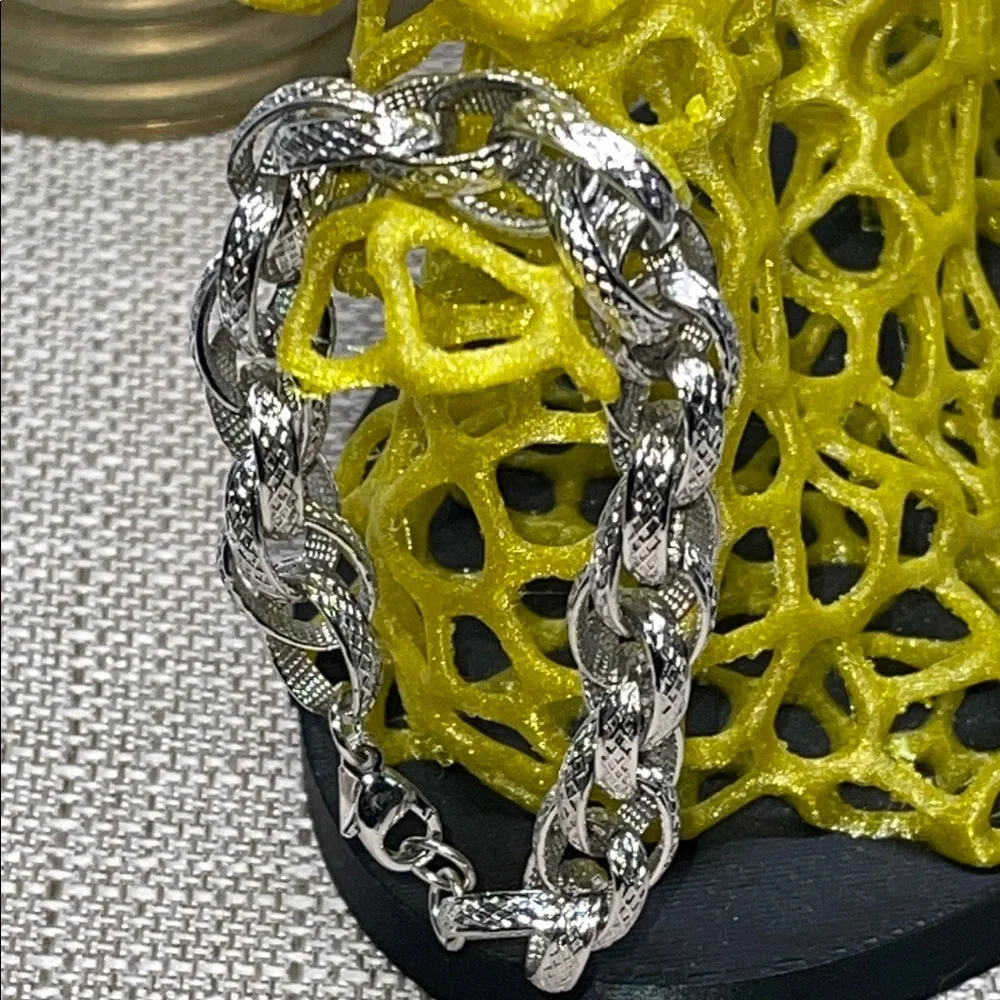Vintage Gorgeous Silver tone Monet chunky multi link Bracelet size 6.5